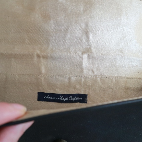 🌻 2/$15 AE Pleather Satin Envelope Clutch - Picture 5 of 5